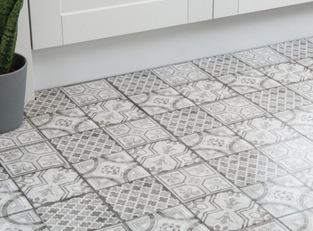 Odolnost proti vodě, poškrábání a nárazům: Co PVC čtverce opravdu vydrží