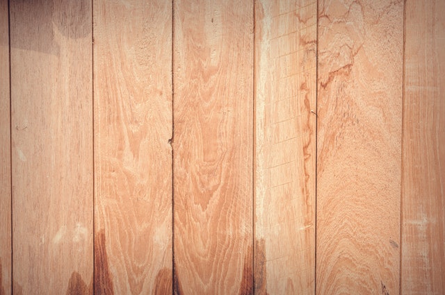 Broušení staré dřevěné podlahy